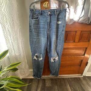 American eagle distressed jeans